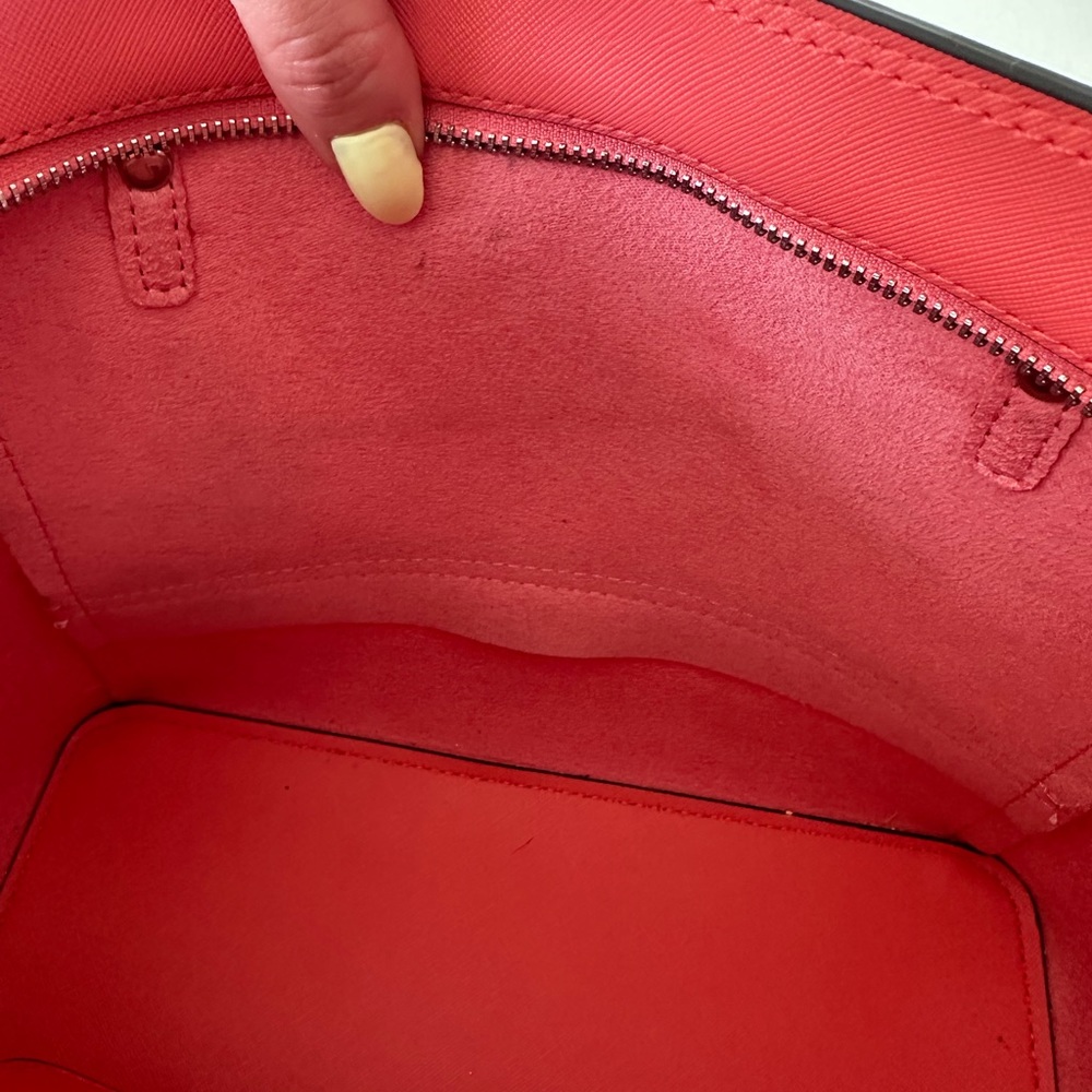 GUESS DELANEY TOTE IN CORAL/PINK - Picture 7 of 10